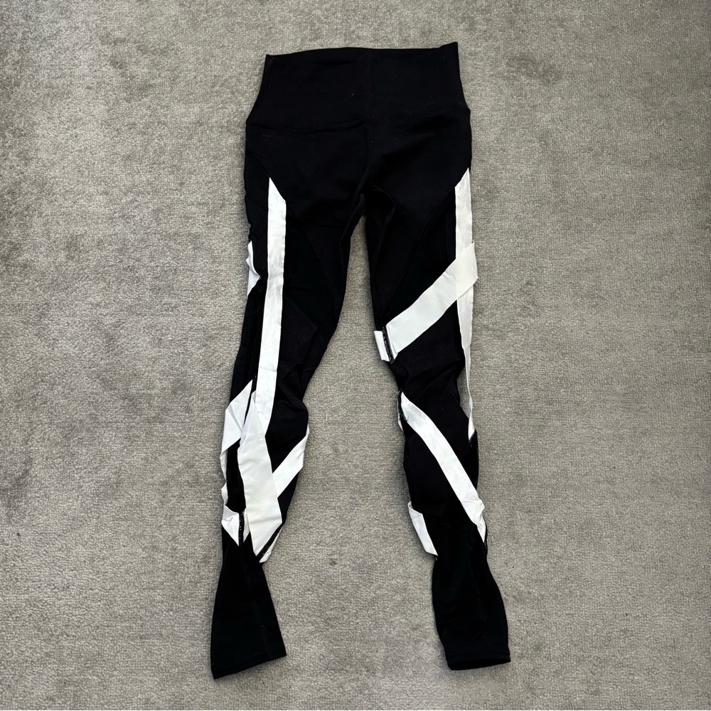 Alo Hotshell Bandage Black White Leggings Women’s - Picture 2 of 8